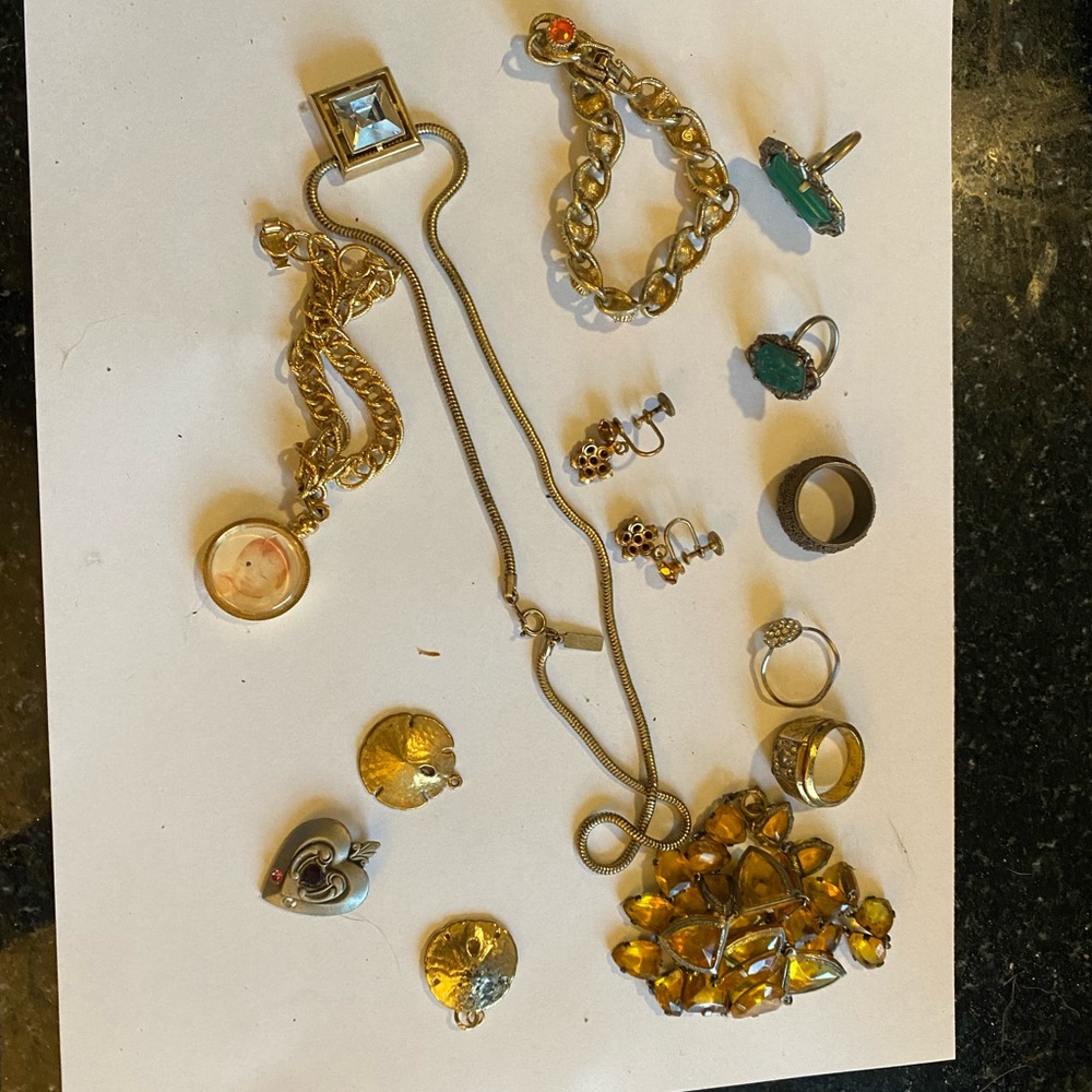 Lot of Vintage Jewelry. For wear and repair.